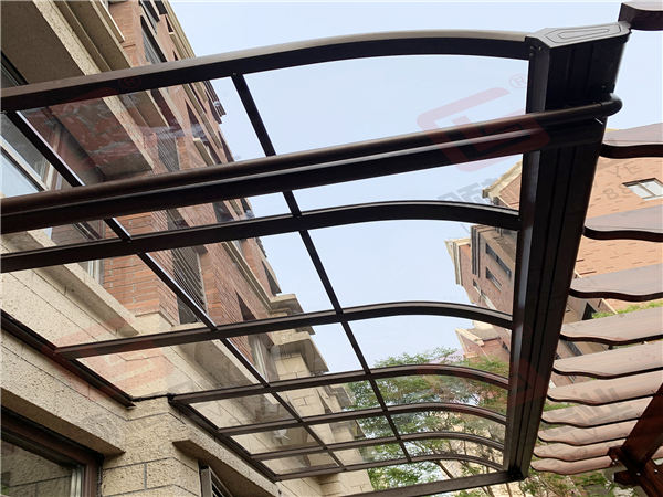 ���I��ë���S